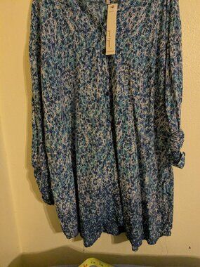 Cute flowy blouse